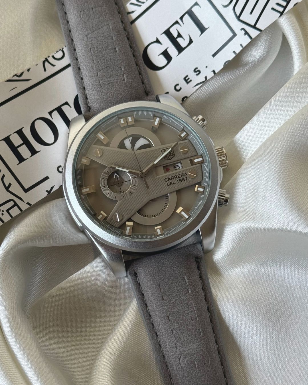 Luxury Chronograph Fashion Timepiece With Leather Strap For Men