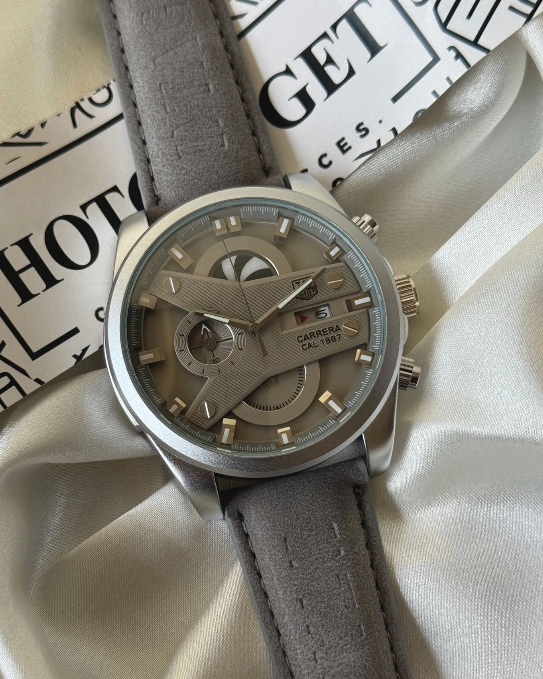 Luxury Chronograph Fashion Timepiece With Leather Strap For Men