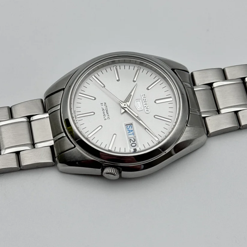 Vintage  7S26-01V0 Automatic - 21 Jewels Japanese Mechanical Watch - Day/Date Calendar - Original Stainless Steel Bracelet