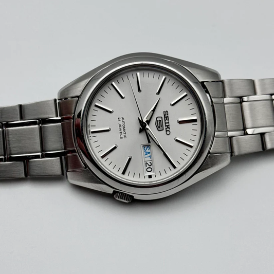 Vintage  7S26-01V0 Automatic - 21 Jewels Japanese Mechanical Watch - Day/Date Calendar - Original Stainless Steel Bracelet