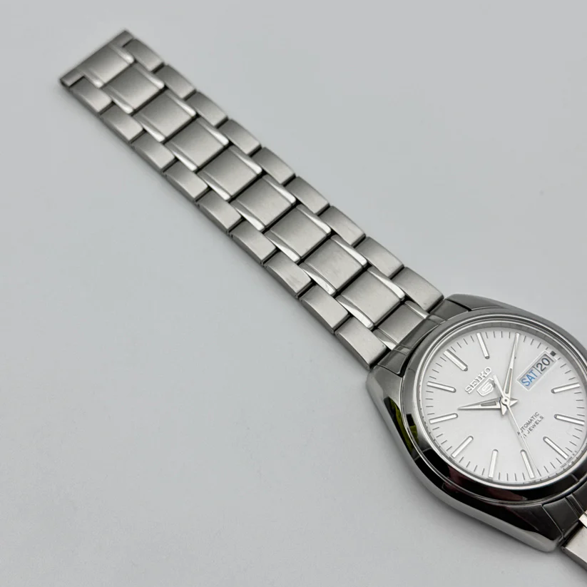 Vintage  7S26-01V0 Automatic - 21 Jewels Japanese Mechanical Watch - Day/Date Calendar - Original Stainless Steel Bracelet