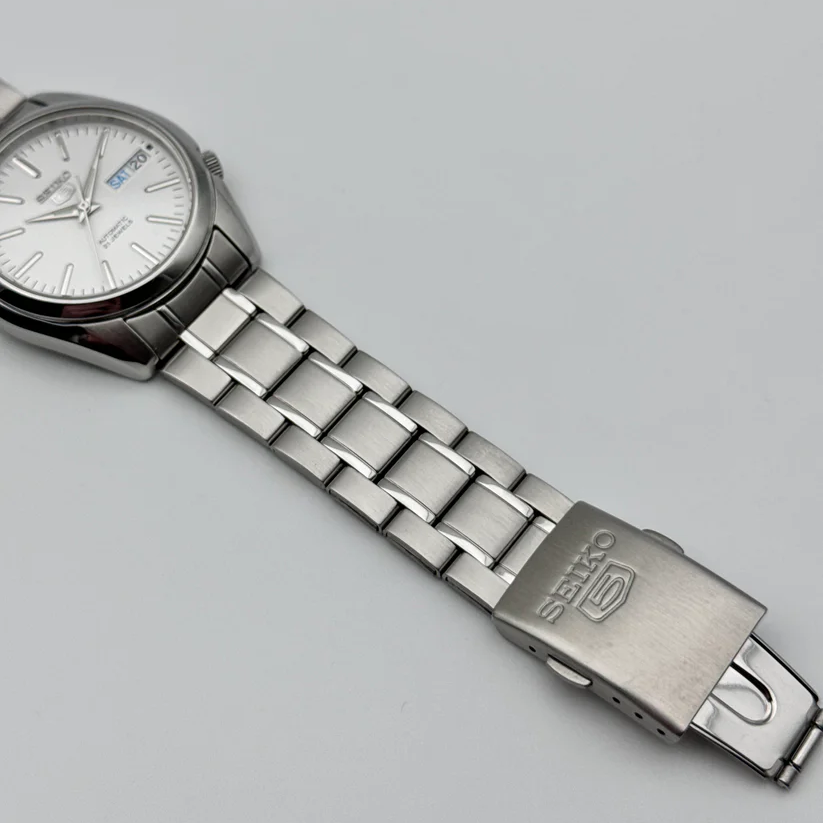 Vintage  7S26-01V0 Automatic - 21 Jewels Japanese Mechanical Watch - Day/Date Calendar - Original Stainless Steel Bracelet