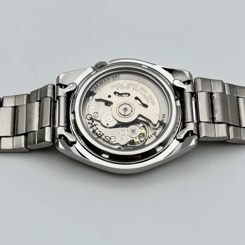 Vintage  7S26-01V0 Automatic - 21 Jewels Japanese Mechanical Watch - Day/Date Calendar - Original Stainless Steel Bracelet